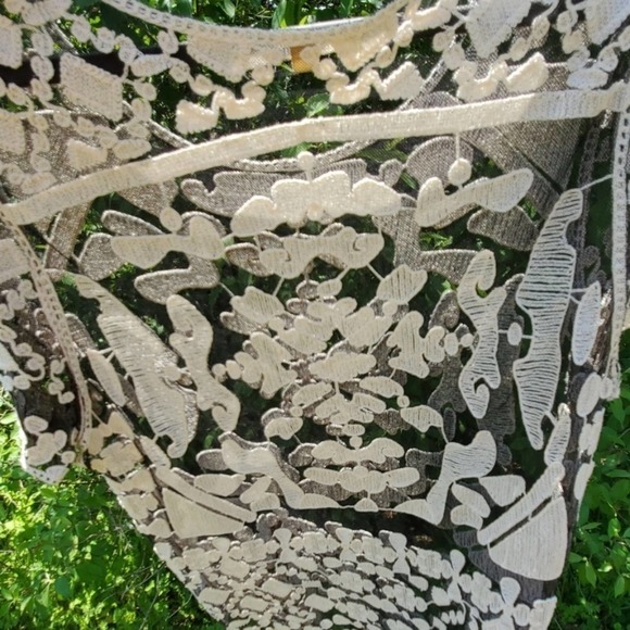 Miami white embroidered design on black mesh - Picture 8 of 9